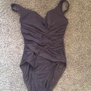 Miraclesuit 8 brown w/ruching front gathers